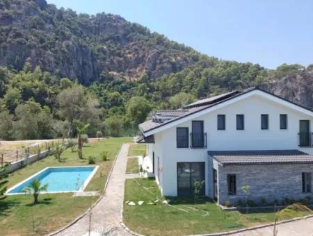 8 Brand New Villas On A 2.600 M2 Detached Plot By The Canal In Muğla Dalyanda For Rent For Tourism Business