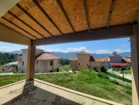 Çamelide Satılık 400 M2 Müstakil Arsada 300 M2 Tripleks Satılık